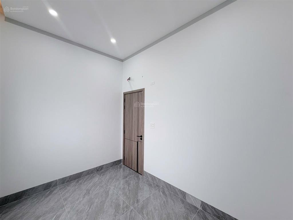 Bán 1t 1l góc 2 mt (sổ hoàn công) đường oto thông ngay quảng trường p. tân phong. giá chỉ 4,050 tỷ