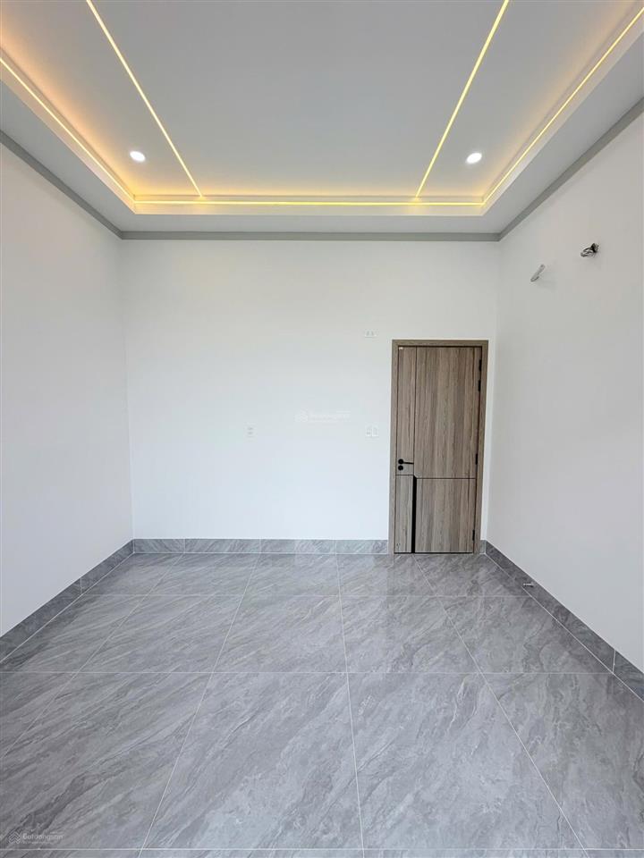 Bán 1t 1l góc 2 mt (sổ hoàn công) đường oto thông ngay quảng trường p. tân phong. giá chỉ 4,050 tỷ