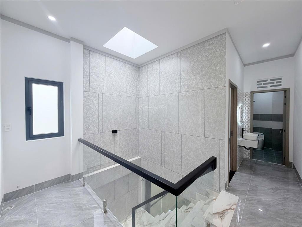 Bán 1t 1l góc 2 mt (sổ hoàn công) đường oto thông ngay quảng trường p. tân phong. giá chỉ 4,050 tỷ