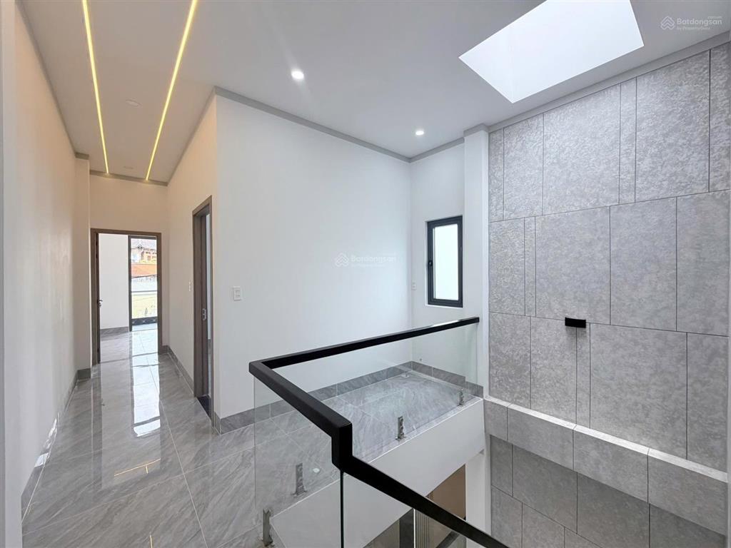 Bán 1t 1l góc 2 mt (sổ hoàn công) đường oto thông ngay quảng trường p. tân phong. giá chỉ 4,050 tỷ