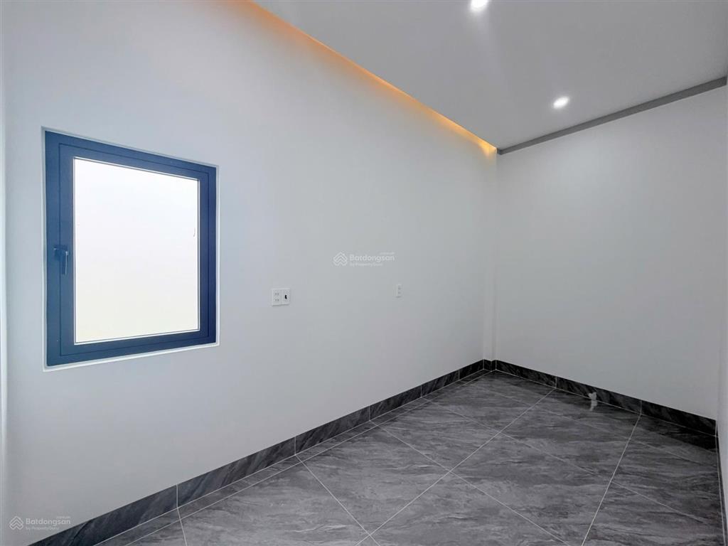 Bán 1t 1l góc 2 mt (sổ hoàn công) đường oto thông ngay quảng trường p. tân phong. giá chỉ 4,050 tỷ