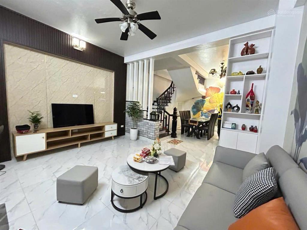 Bán nhà hàm nghi 46m2 4 tầng 9.75 tỷ nhà góc 2 thoáng, ô tô vào, gần gardenia