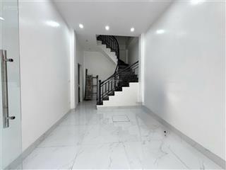 Hiếm  lô góc  ô tô tránh  vỉa hè ngõ thông  ở sướng.