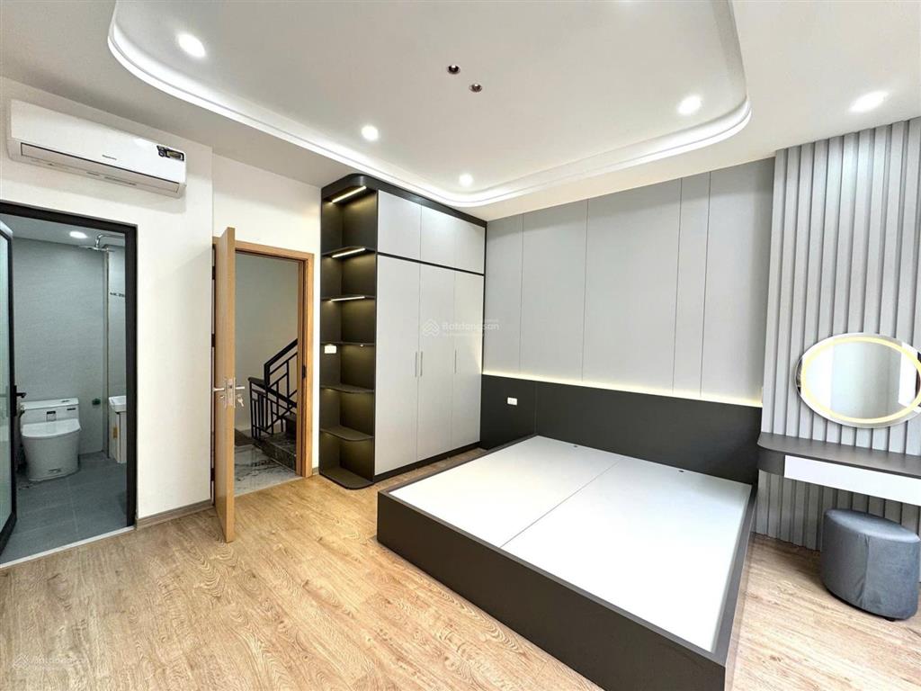 Hiếm  lô góc  ô tô tránh  vỉa hè ngõ thông  ở sướng.