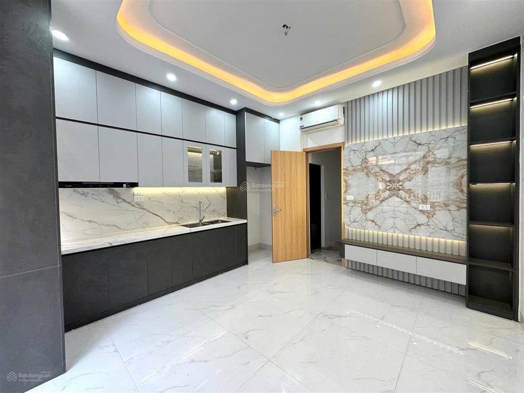 Hiếm  lô góc  ô tô tránh  vỉa hè ngõ thông  ở sướng.