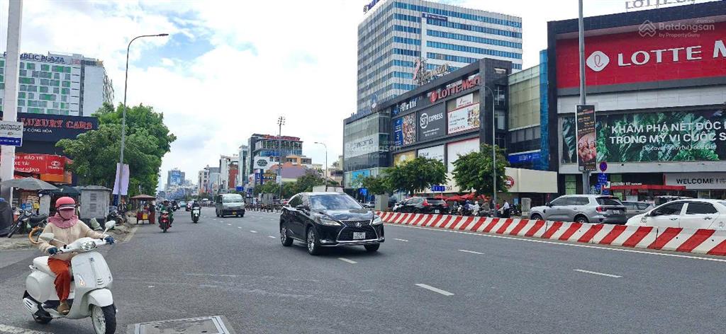 Nhà khu sân bay tân bình, khu dân trí, 4 phòng ngủ, hẻm xe hơi, ở khai thác cho thuê tốt.