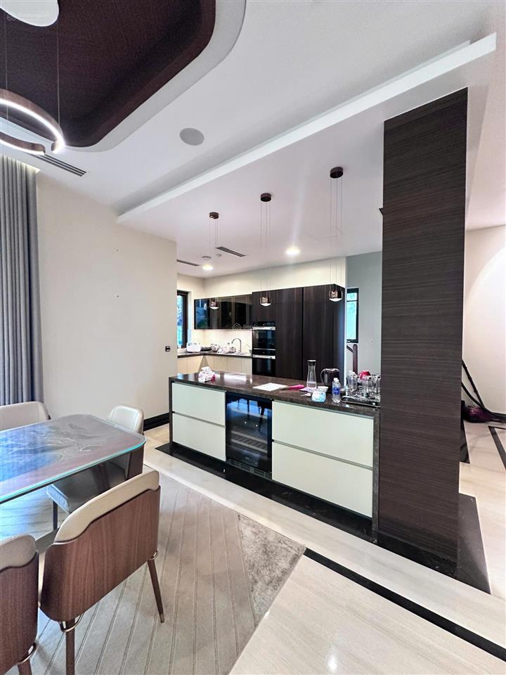 Cho thuê biệt thự đơn lập 400m2, 4 tầng, 1 hầm, 4pn master tại kđt tây hồ tây  starlake 120 triệu