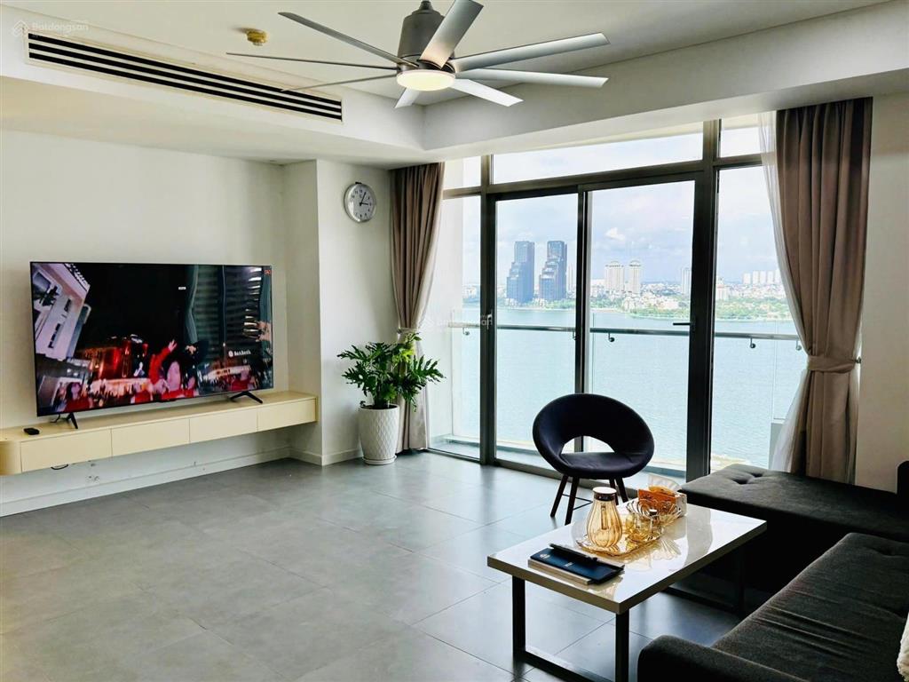 Bán gấp căn 3pn 120m2 view thẳng hồ tây full nội thất xịn ở chung cư watermark. giá chỉ 16,5 tỷ