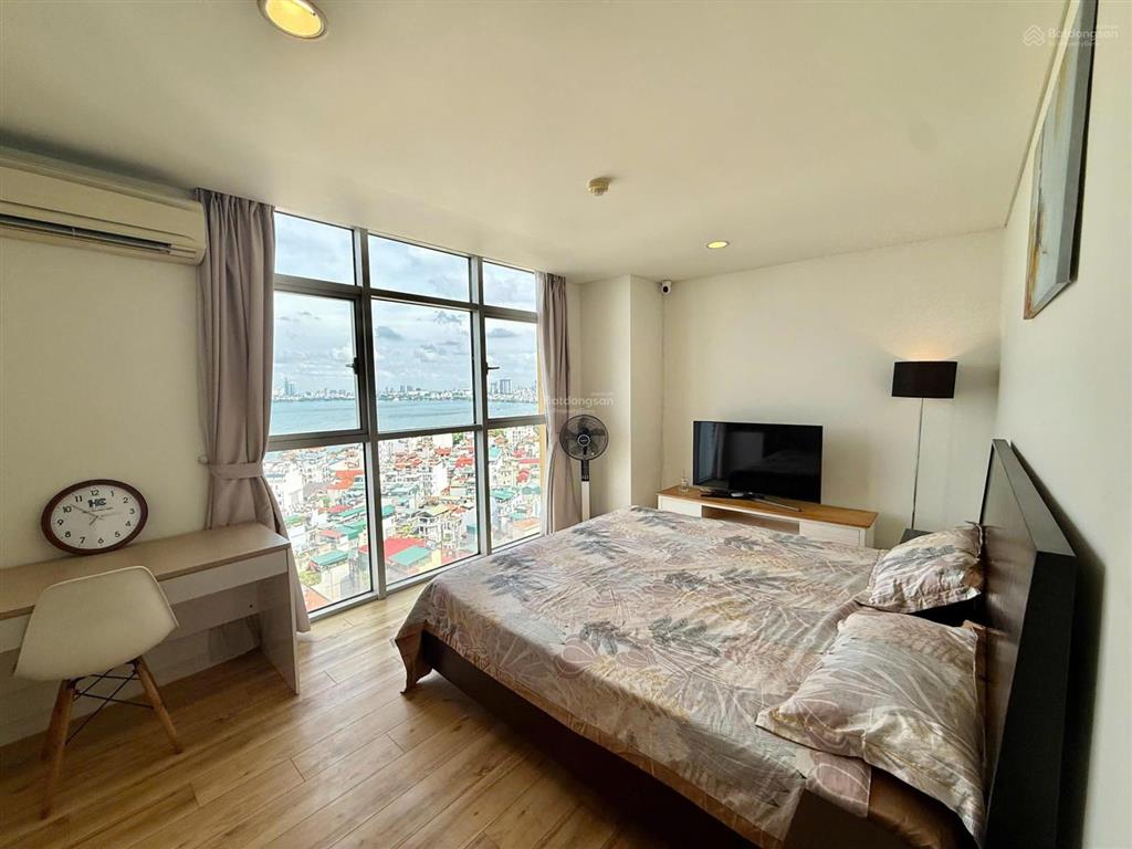 Bán gấp căn 3pn 120m2 view thẳng hồ tây full nội thất xịn ở chung cư watermark. giá chỉ 16,5 tỷ