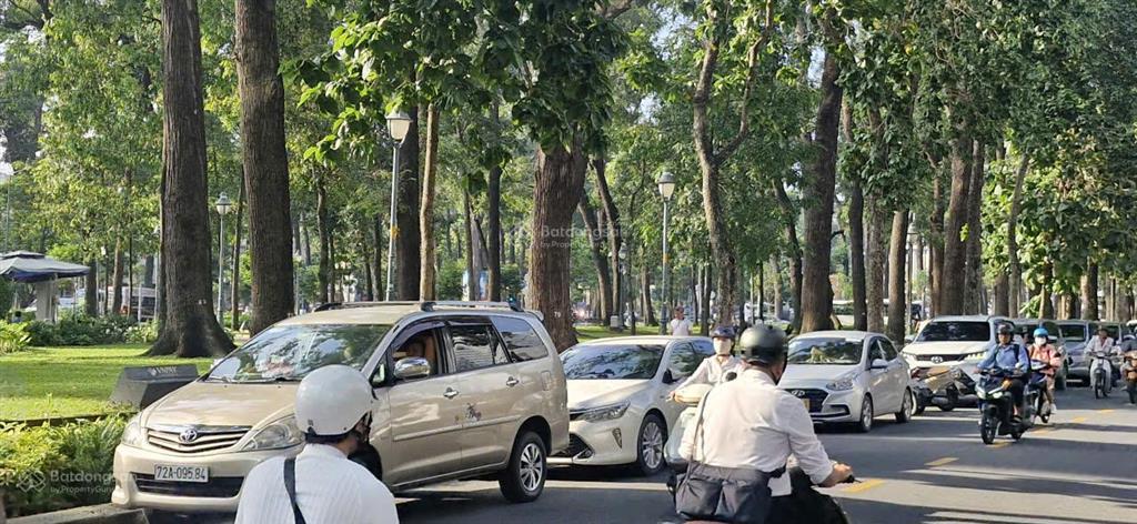 Bán nhà 3 tầng mặt tiền trung tâm q3, sát cv tao đàn, quỹ đất hiếm 232m2, pháp lý chuẩn, ngang 8m.