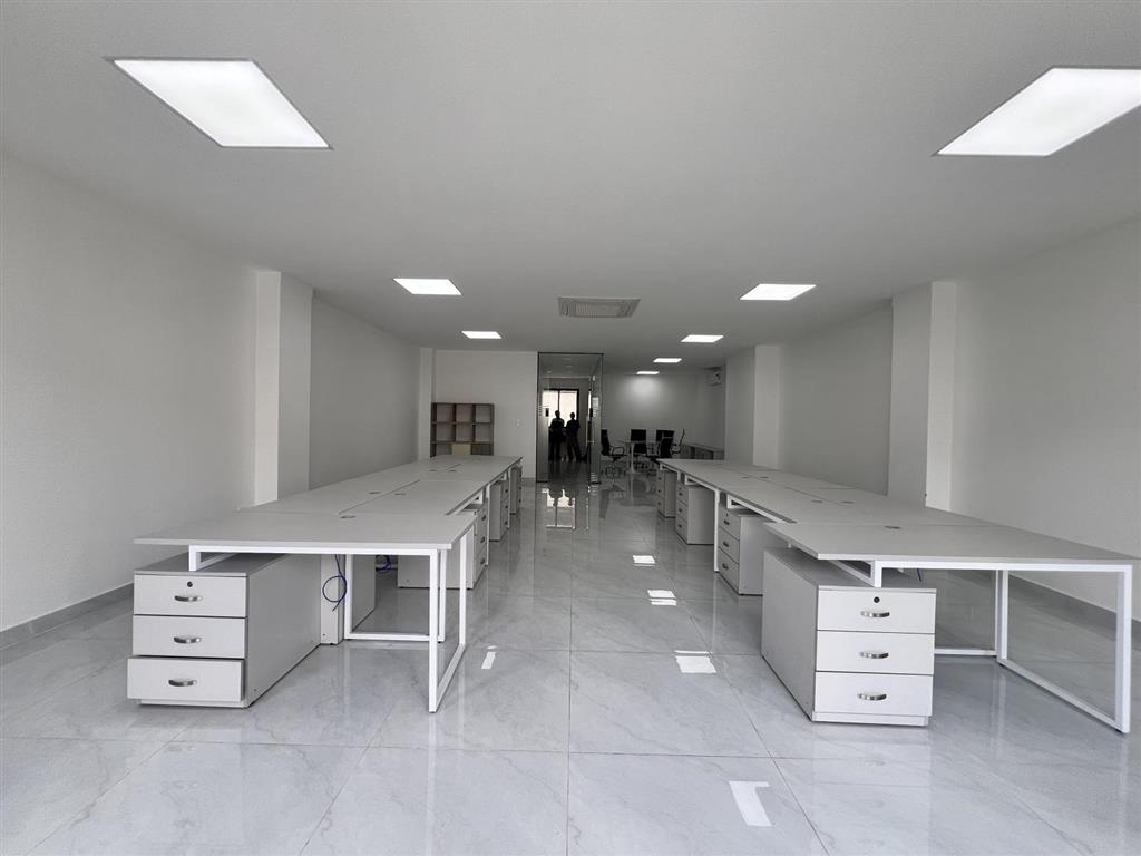 Đường 41 vạn phúc city 7x21m hầm 5 tầng, 32 tỷ 8 đường lớn 20m đối diện trường học, phố đi bộ royal