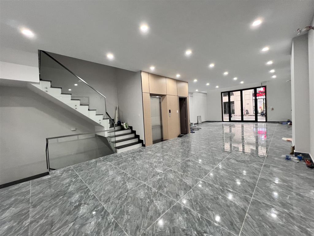 Đường 41 vạn phúc city 7x21m hầm 5 tầng, 32 tỷ 8 đường lớn 20m đối diện trường học, phố đi bộ royal