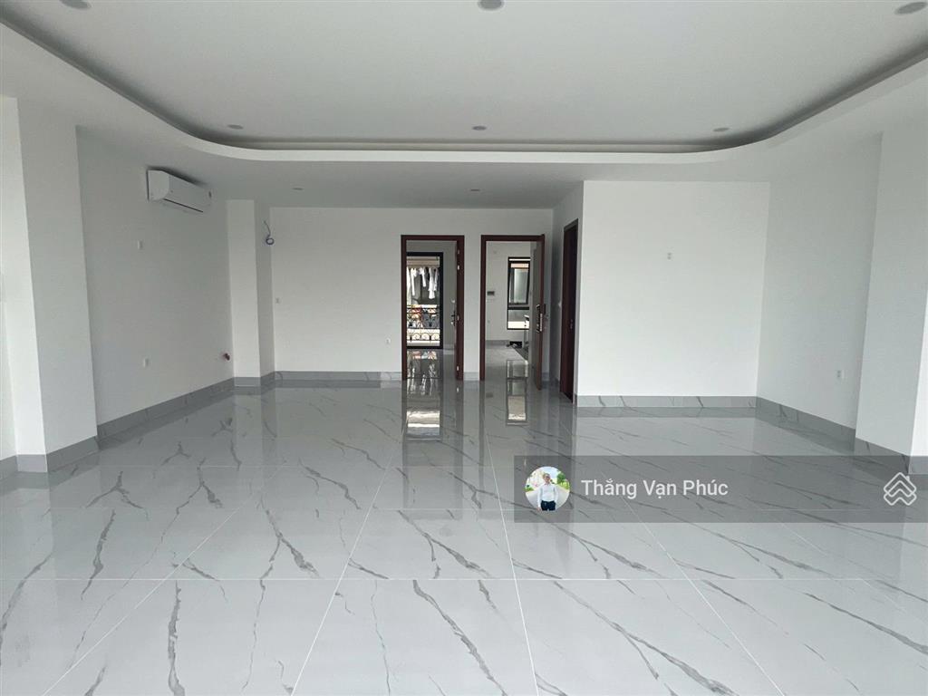 Chủ nhà cho thuê nguyên tầng mt 7m, làm văn phòng, có thang máy ban công rộng, giá 14.5 triệu/th