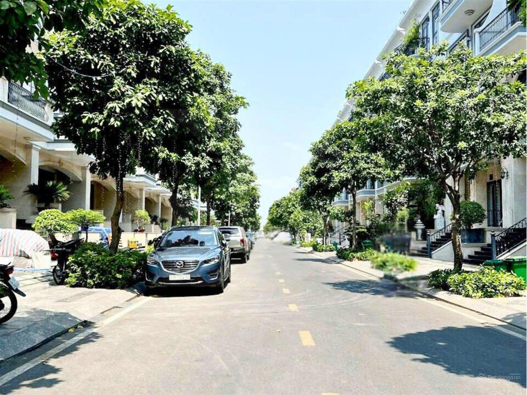 Cho thuê tầng 3 đường 36, đầy đủ nội thất văn phòng giá 10 triệu 8, có xuất vat, có ban công thoáng