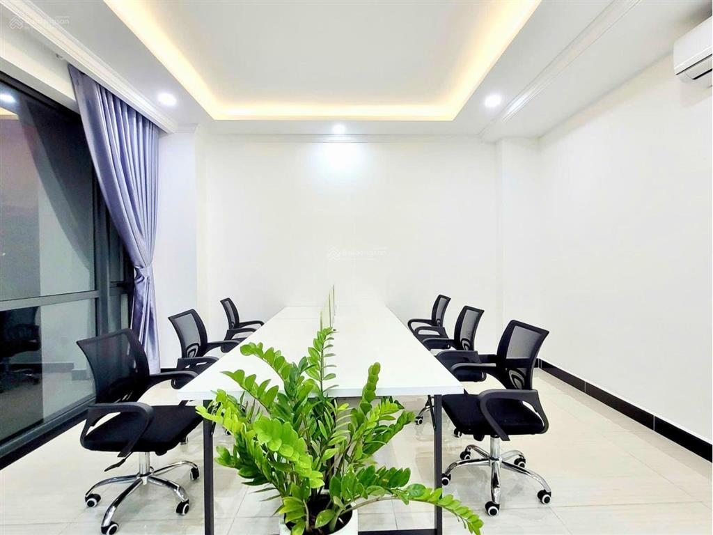 Cho thuê tầng 3 đường 36, đầy đủ nội thất văn phòng giá 10 triệu 8, có xuất vat, có ban công thoáng