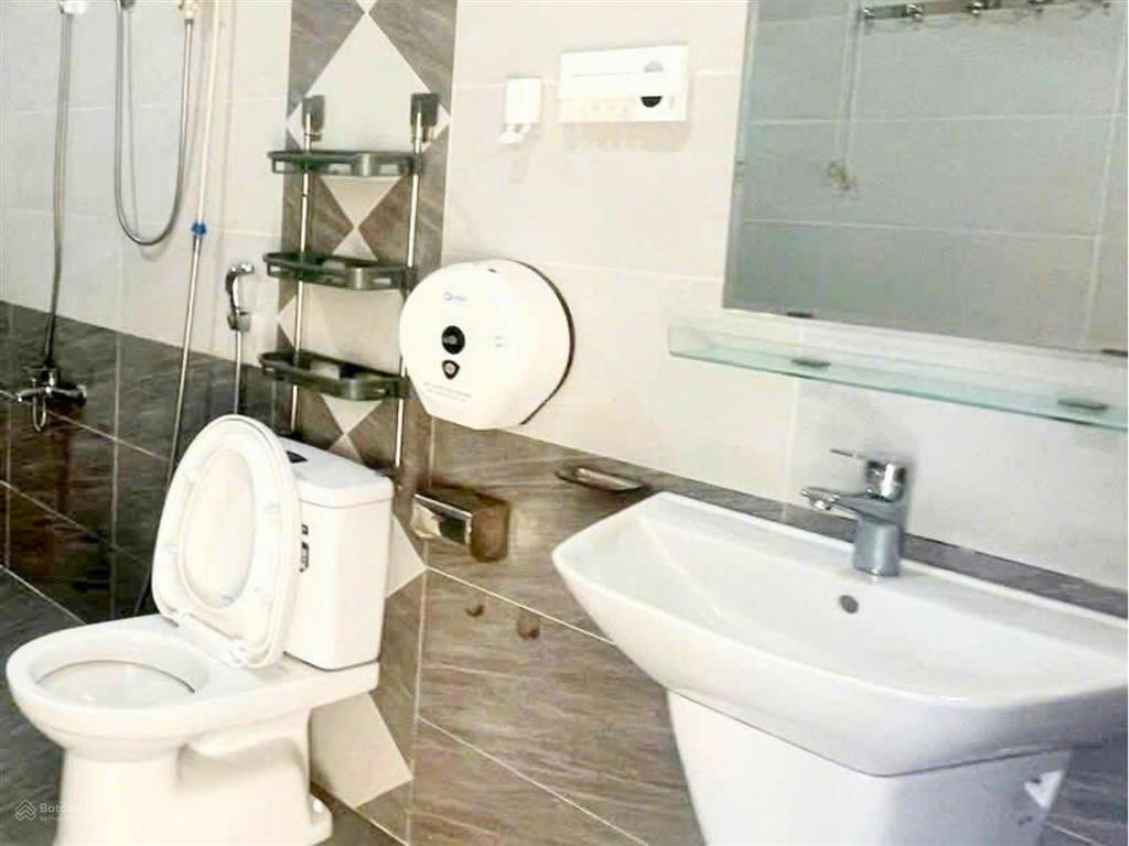 Cho thuê tầng 3 đường 36, đầy đủ nội thất văn phòng giá 10 triệu 8, có xuất vat, có ban công thoáng