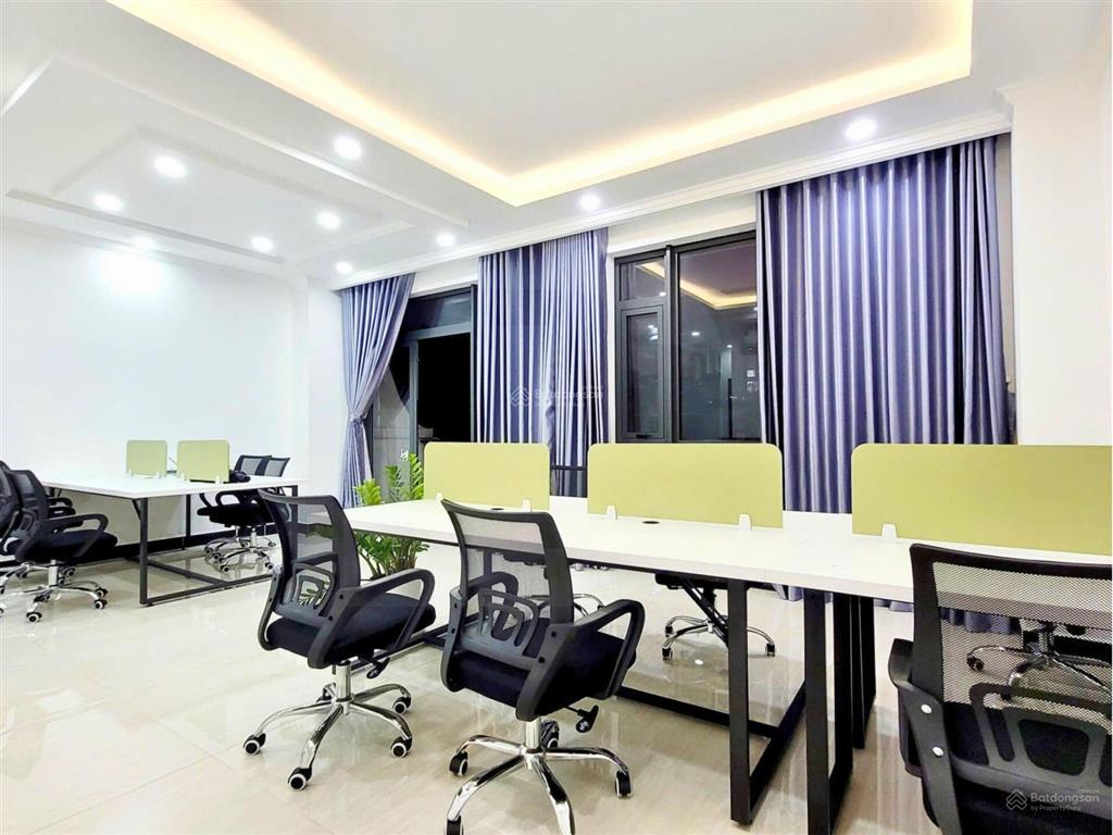 Cho thuê tầng 3 đường 36, đầy đủ nội thất văn phòng giá 10 triệu 8, có xuất vat, có ban công thoáng