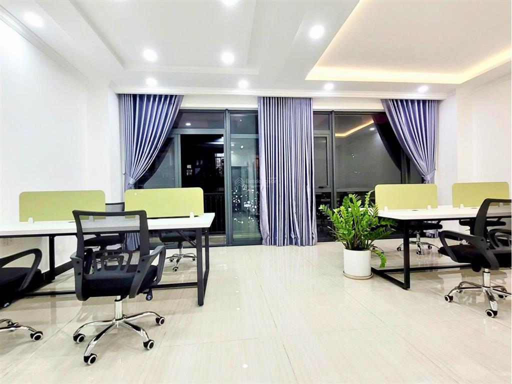 Cho thuê tầng 3 đường 36, đầy đủ nội thất văn phòng giá 10 triệu 8, có xuất vat, có ban công thoáng
