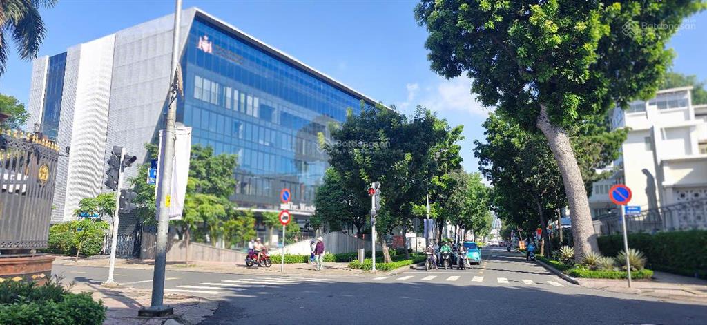 Quận 3, bán nhà mt nguyễn thông, góc ngã 4, khu vực hiếm 230m2, ngang 8m, pháp lý chuẩn.