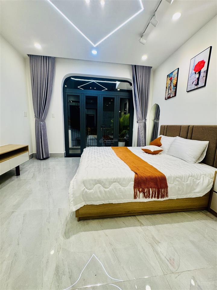 Bán nhà mới p.8 quang trung 4 tầng, xe hơi ngủ trong nhà, 67m2 (4.2*16), ngay chợ hạnh thông tây