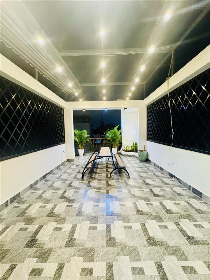 Bán nhà mới p.8 quang trung 4 tầng, xe hơi ngủ trong nhà, 67m2 (4.2*16), ngay chợ hạnh thông tây