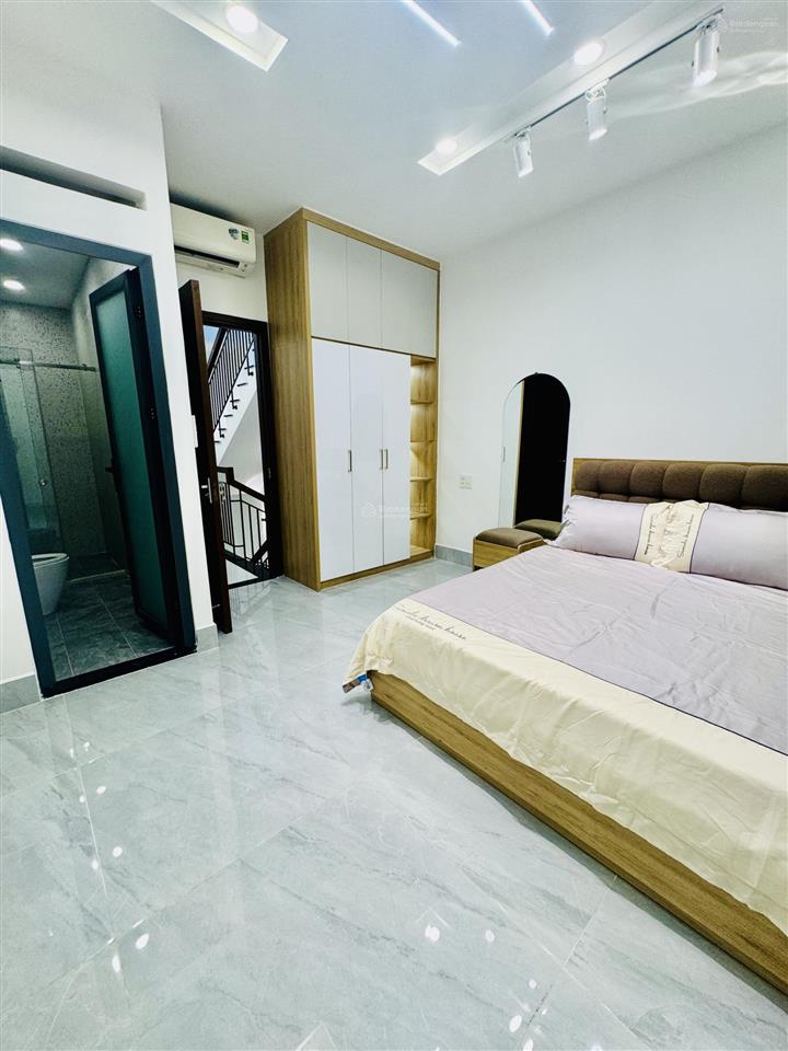 Bán nhà mới p.8 quang trung 4 tầng, xe hơi ngủ trong nhà, 67m2 (4.2*16), ngay chợ hạnh thông tây