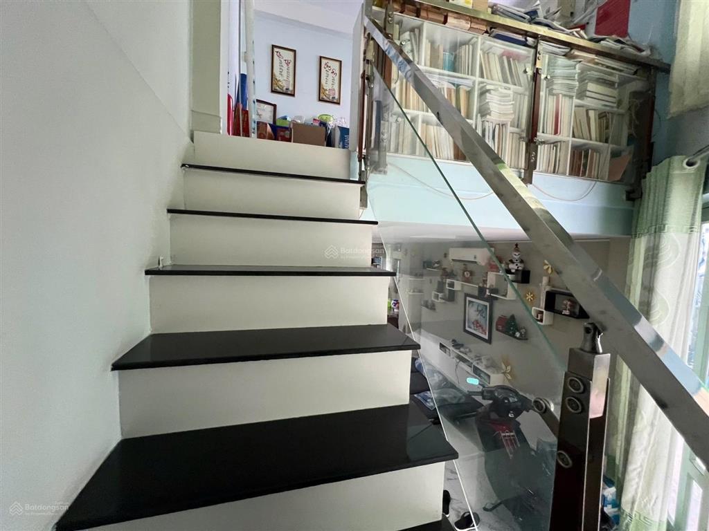 Bán nhà quận 11 chỉ 20m ra đ. 3 tháng 2, 39m2 3 tầng lô góc chỉ nhỉnh 5t