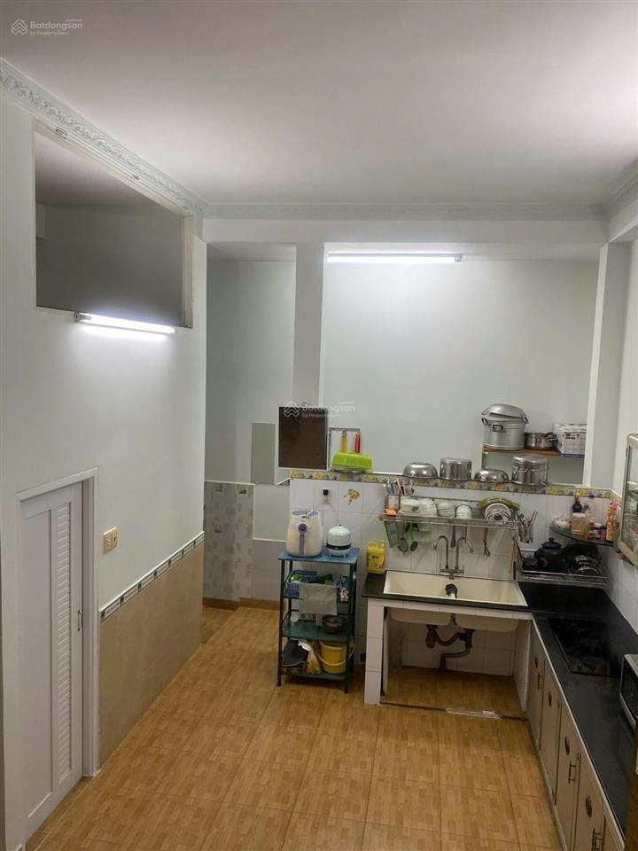 Bán nhà tân bình diện tích lớn 86m2 2 tầng ngay etown cộng hòa chỉ hơn 100tr/m2 3 căn ra hẻm oto