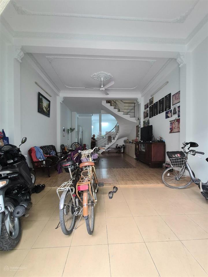 Bán nhà tân bình diện tích lớn 86m2 2 tầng ngay etown cộng hòa chỉ hơn 100tr/m2 3 căn ra hẻm oto