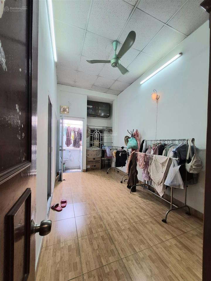 Bán nhà tân bình diện tích lớn 86m2 2 tầng ngay etown cộng hòa chỉ hơn 100tr/m2 3 căn ra hẻm oto
