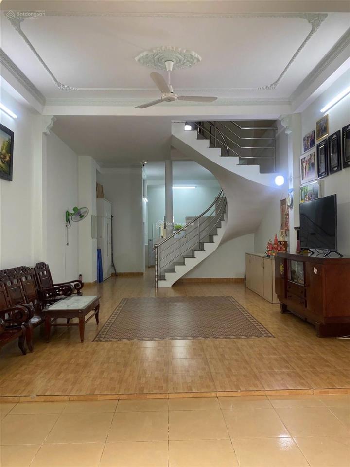 Bán nhà tân bình diện tích lớn 86m2 2 tầng ngay etown cộng hòa chỉ hơn 100tr/m2 3 căn ra hẻm oto