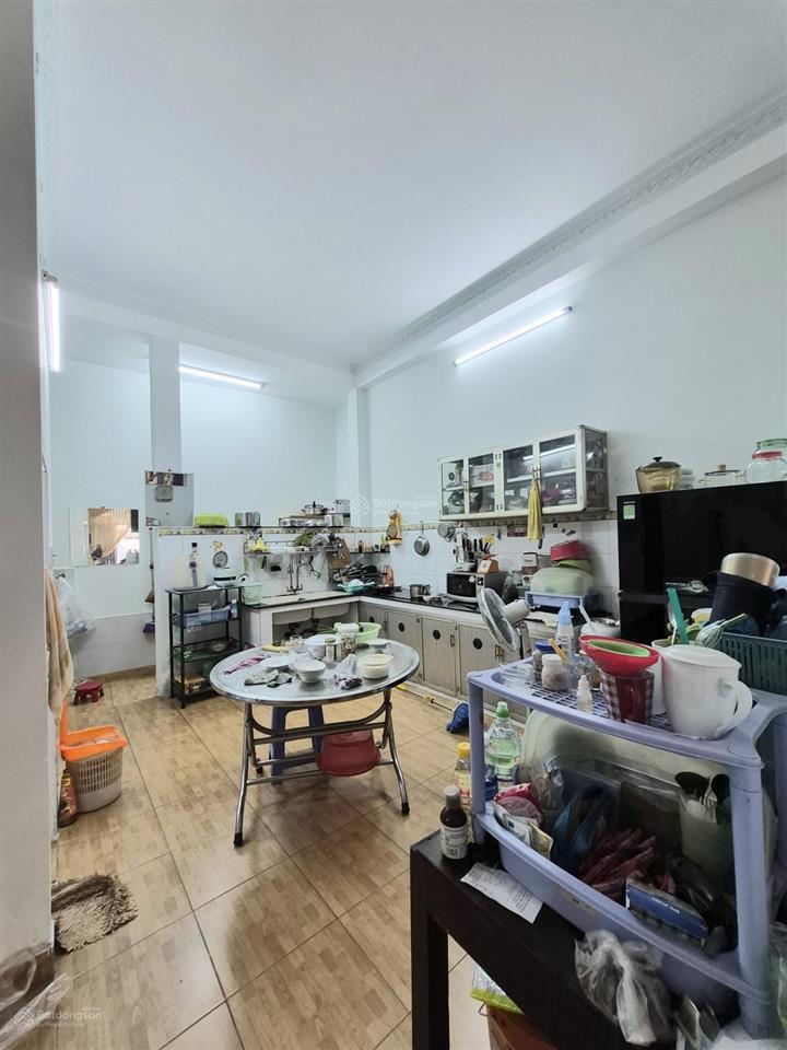 Bán nhà tân bình diện tích lớn 86m2 2 tầng ngay etown cộng hòa chỉ hơn 100tr/m2 3 căn ra hẻm oto