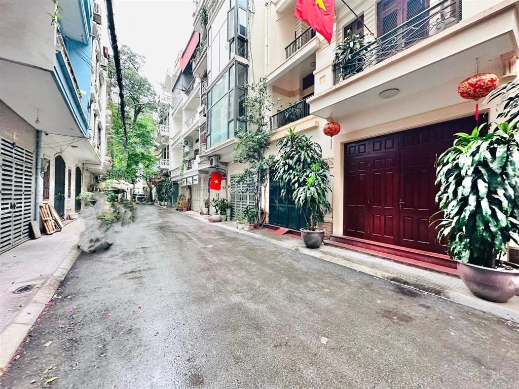 Phân lô hoàng cầu / dt 93m2 mt9,6m  vĩa hè , ô tô tránh siêu vip đống đa  vị trí hiếm ít nhà