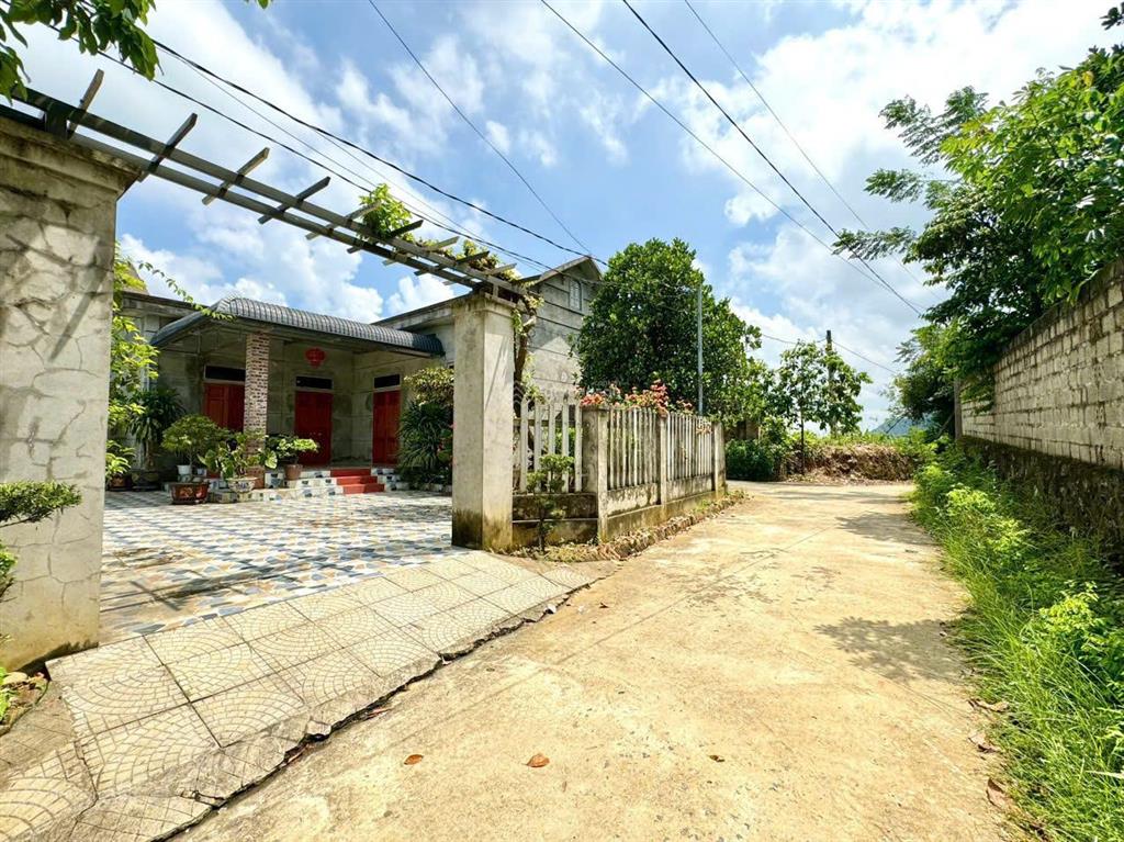 Lô góc 2227m, mặt tiền chính rộng 45m bám đường trục chính aphan 12m tại cư yên, lương sơn,hòa bình