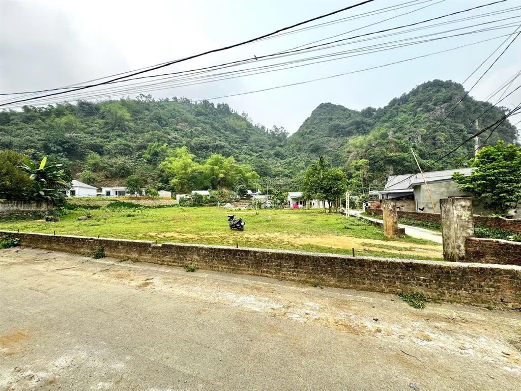 Lô góc 3277m2 gần dự án lasaveur, view núi non bao quanh rất đẹp làm nghỉ dưỡng, giá rẻ hơn 3tr/m2
