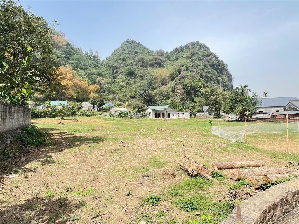 Lô góc 3277m2 gần dự án lasaveur, view núi non bao quanh rất đẹp làm nghỉ dưỡng, giá rẻ hơn 3tr/m2