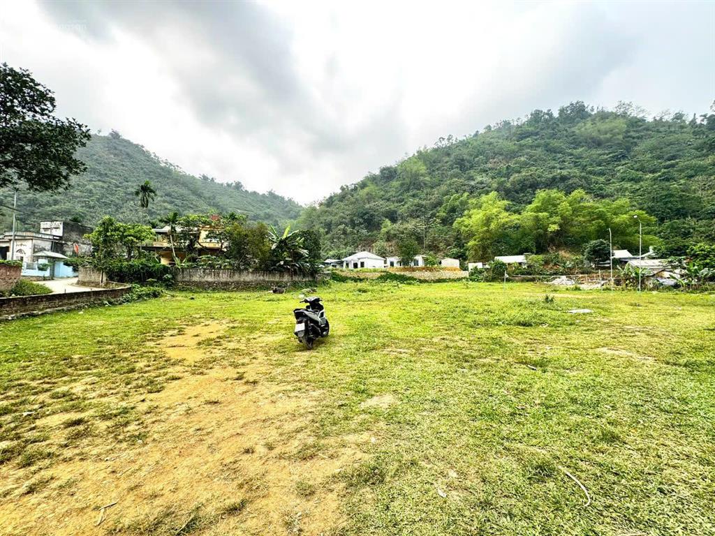 Lô góc 3277m2 gần dự án lasaveur, view núi non bao quanh rất đẹp làm nghỉ dưỡng, giá rẻ hơn 3tr/m2