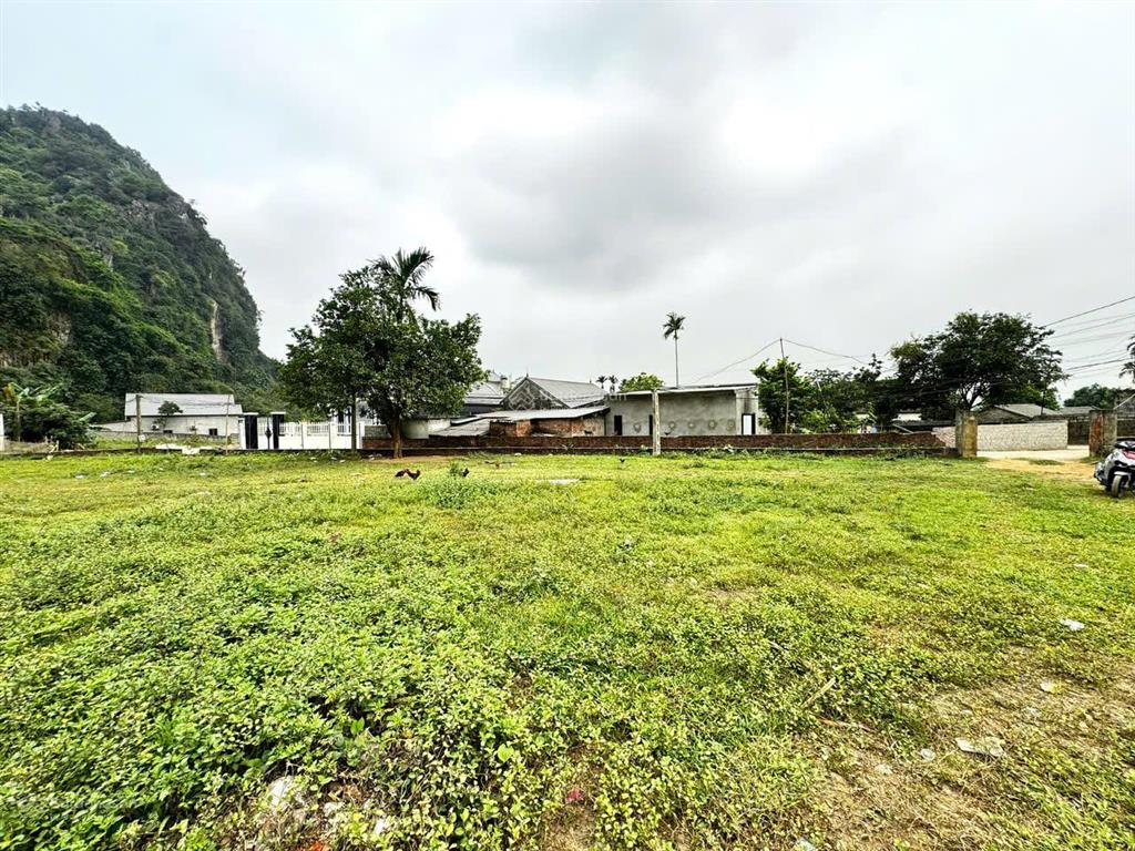 Lô góc 3277m2 gần dự án lasaveur, view núi non bao quanh rất đẹp làm nghỉ dưỡng, giá rẻ hơn 3tr/m2