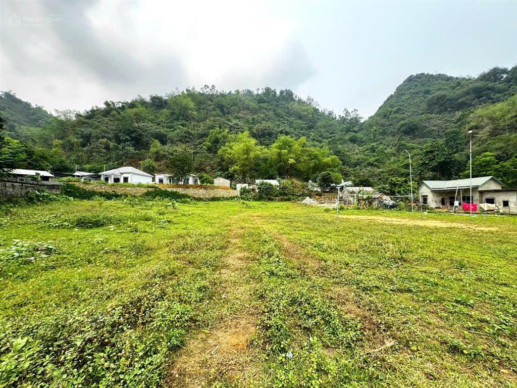 Lô góc 3277m2 gần dự án lasaveur, view núi non bao quanh rất đẹp làm nghỉ dưỡng, giá rẻ hơn 3tr/m2