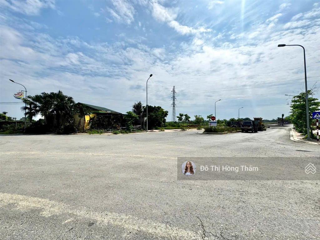 Bán lô góc sẵn nhà thực tế rộng 130m ngay trục chính nhuận trạch tiềm năng, cách cổng b khu cn 70m