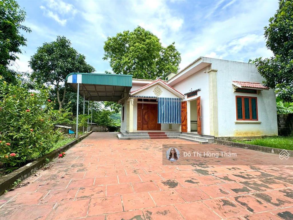 Bán mảnh đất 500m2 có sẵn nhà bám đường trải nhựa 12m tại tiểu khu mòng, tt lương sơn, giá cắt lỗ