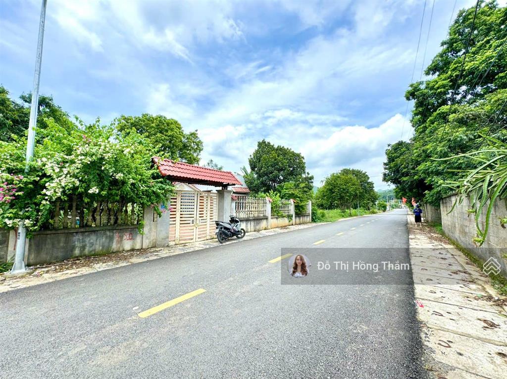 Bán mảnh đất 500m2 có sẵn nhà bám đường trải nhựa 12m tại tiểu khu mòng, tt lương sơn, giá cắt lỗ
