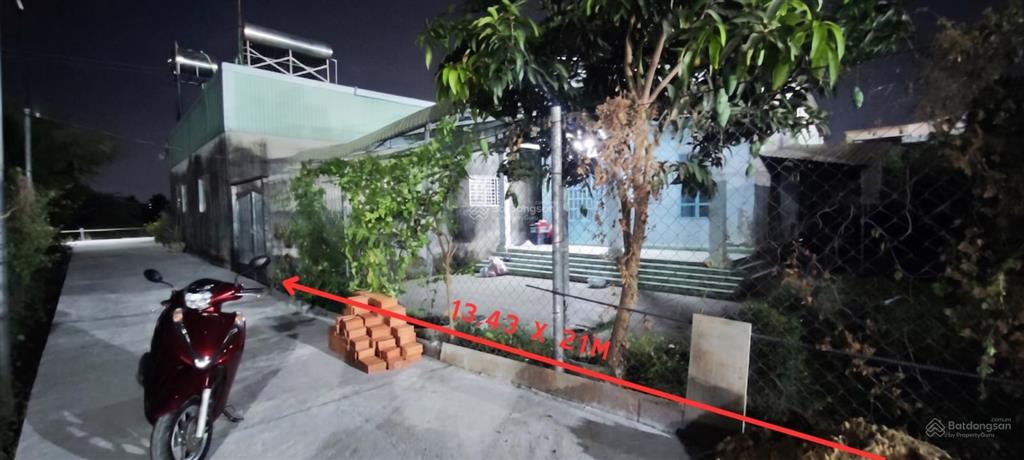 Cần bán gấp  nhà cấp 4 trên đất mặt tiền đến 13,5 x 21m