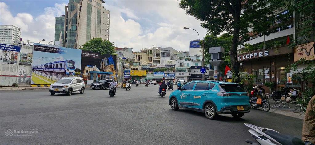 Bán nhà, hẻm xe hơi tránh q3, ngang 13m hiếm, 230m² đất đẹp xây building, dòng tiền 1,2 tỷ/ năm.