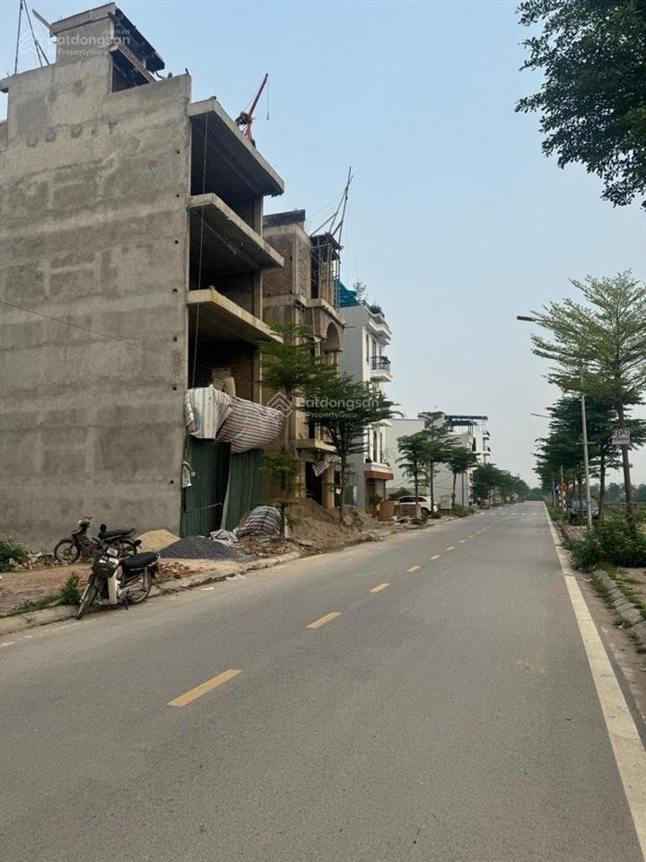 Bán gấp đất đấu giá huỳnh cung ô tô phân lô vỉa hè tkinh doanh giảm 2 tỷ gía 17 tỷ