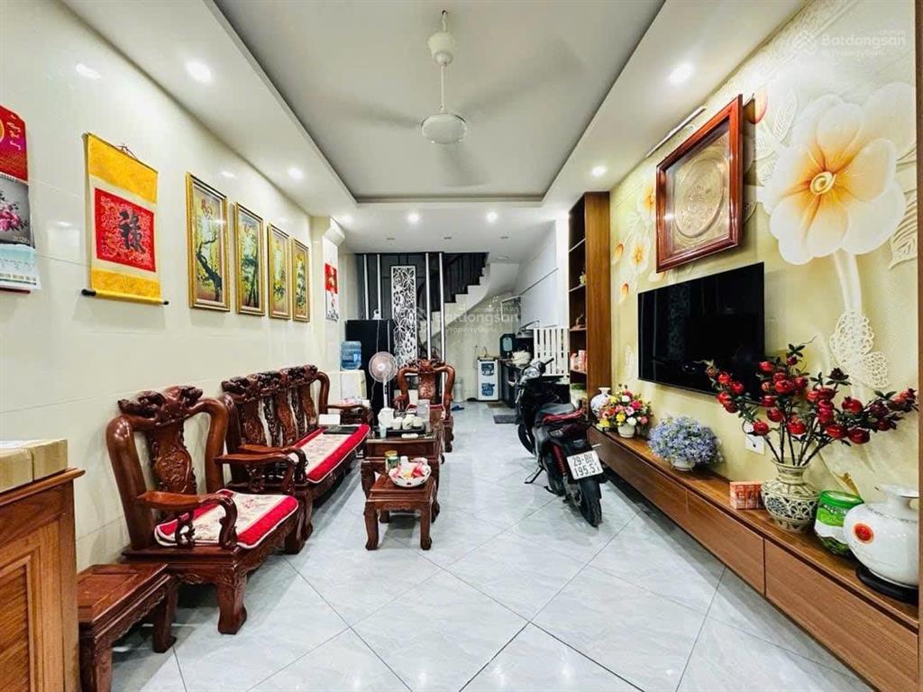 Siêu phẩm hoàng maitam trinhvf3 đỗ cửa31m 5tầng,9,68tỷ