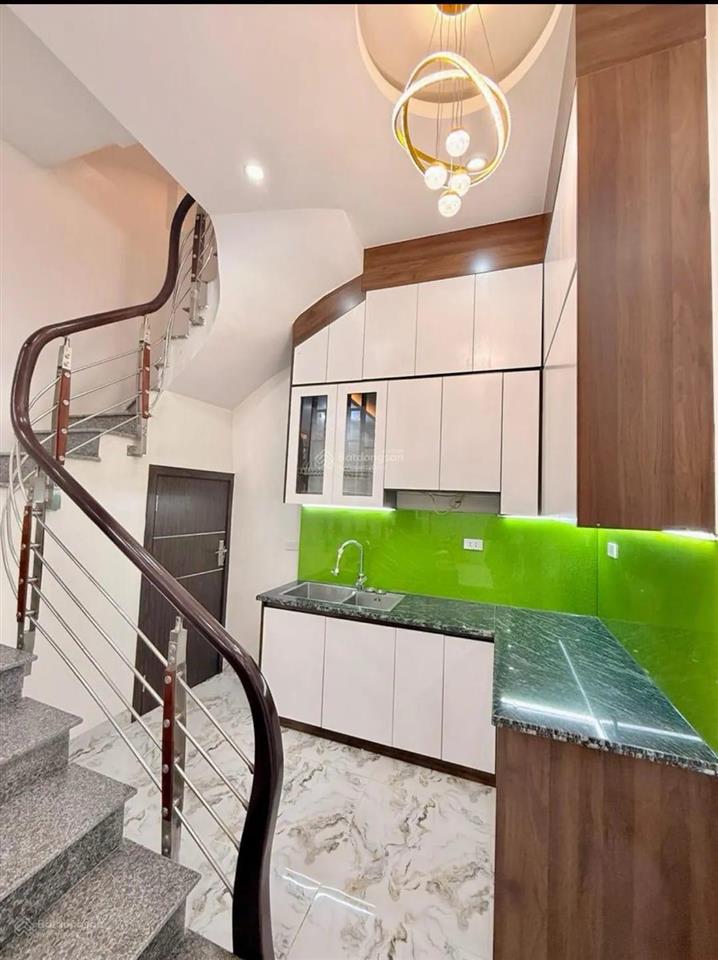 Hàng hiếm tam trinh 33,5 m 5 tầng  20m ra mặt phố