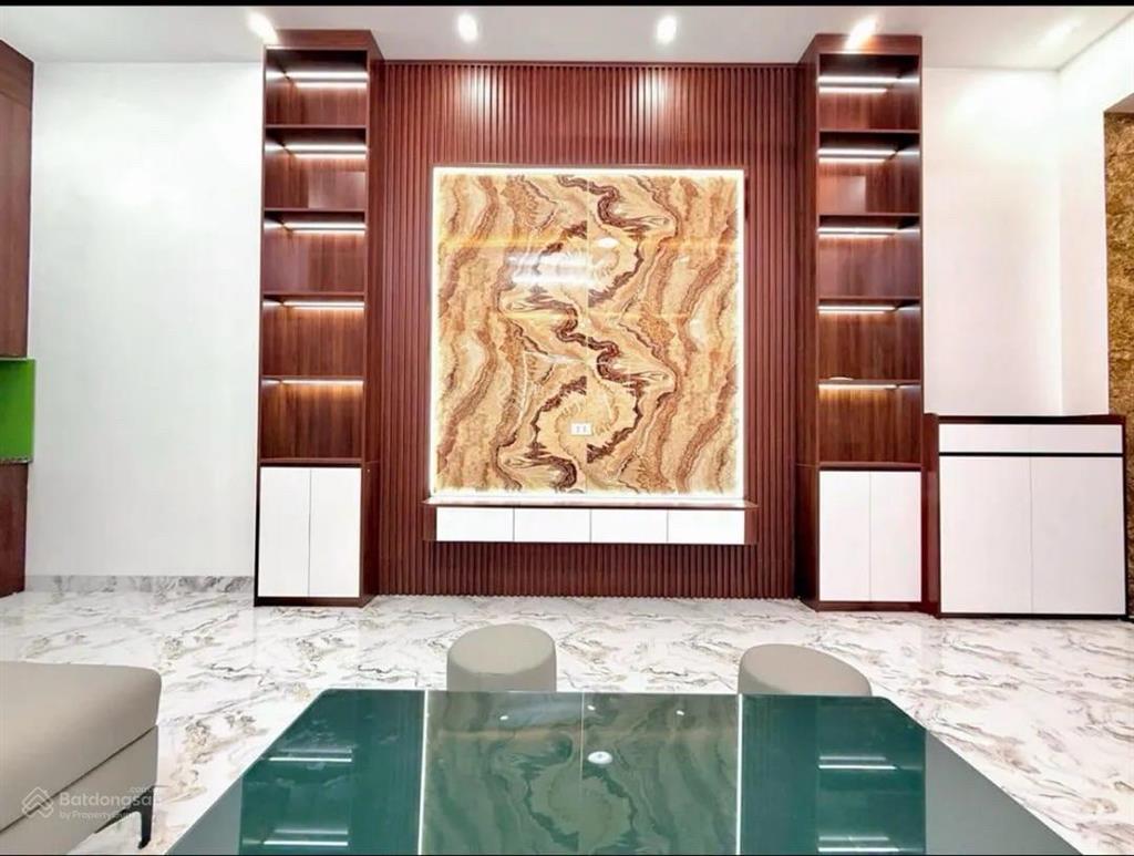 Hàng hiếm tam trinh 33,5 m 5 tầng  20m ra mặt phố