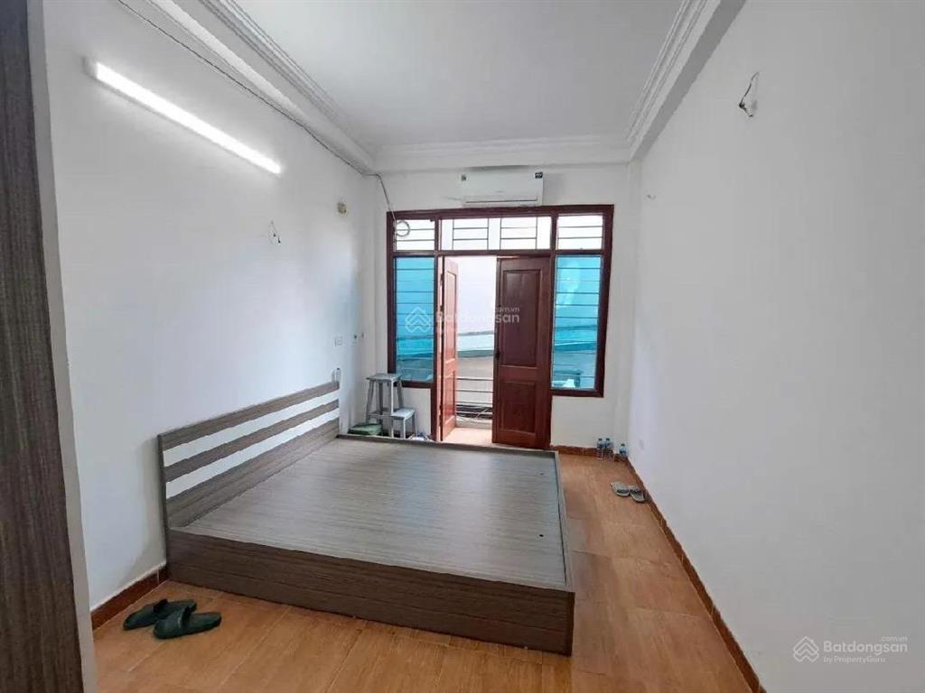 Nhà đẹp lĩnh nam 30m 5 tầng  ngõ rộng vài bước chân ra đường lớn