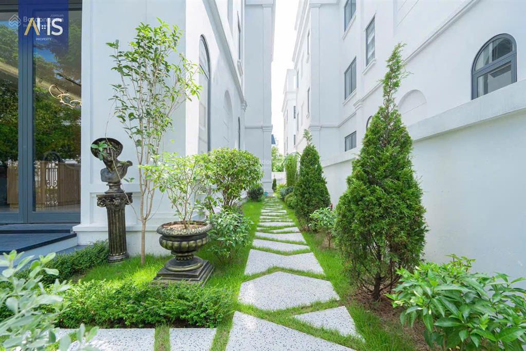 Giảm sâu 35% biệt thự solasta nam cường giá 150tr/m2 nhận nhà ngay. giá 25 tỷ. 0963 689 ***